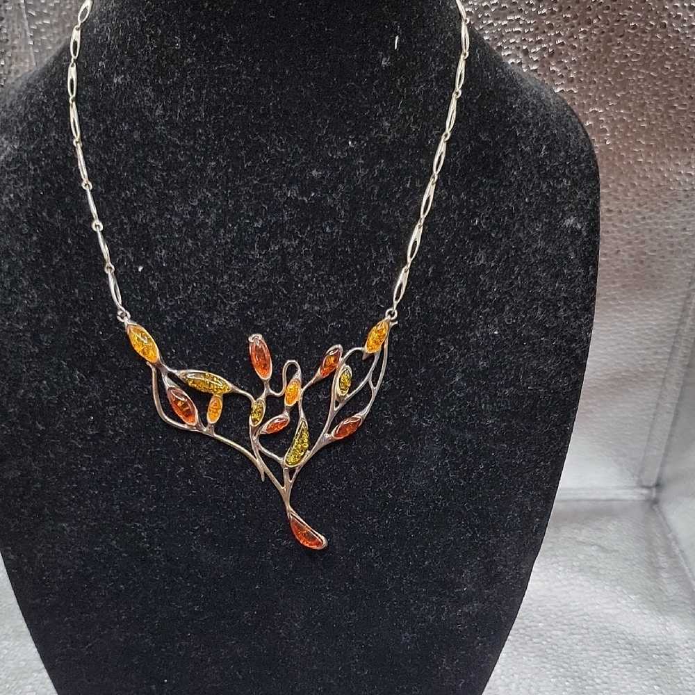 Elegant 925 Sterling Silver and Amber Necklace
